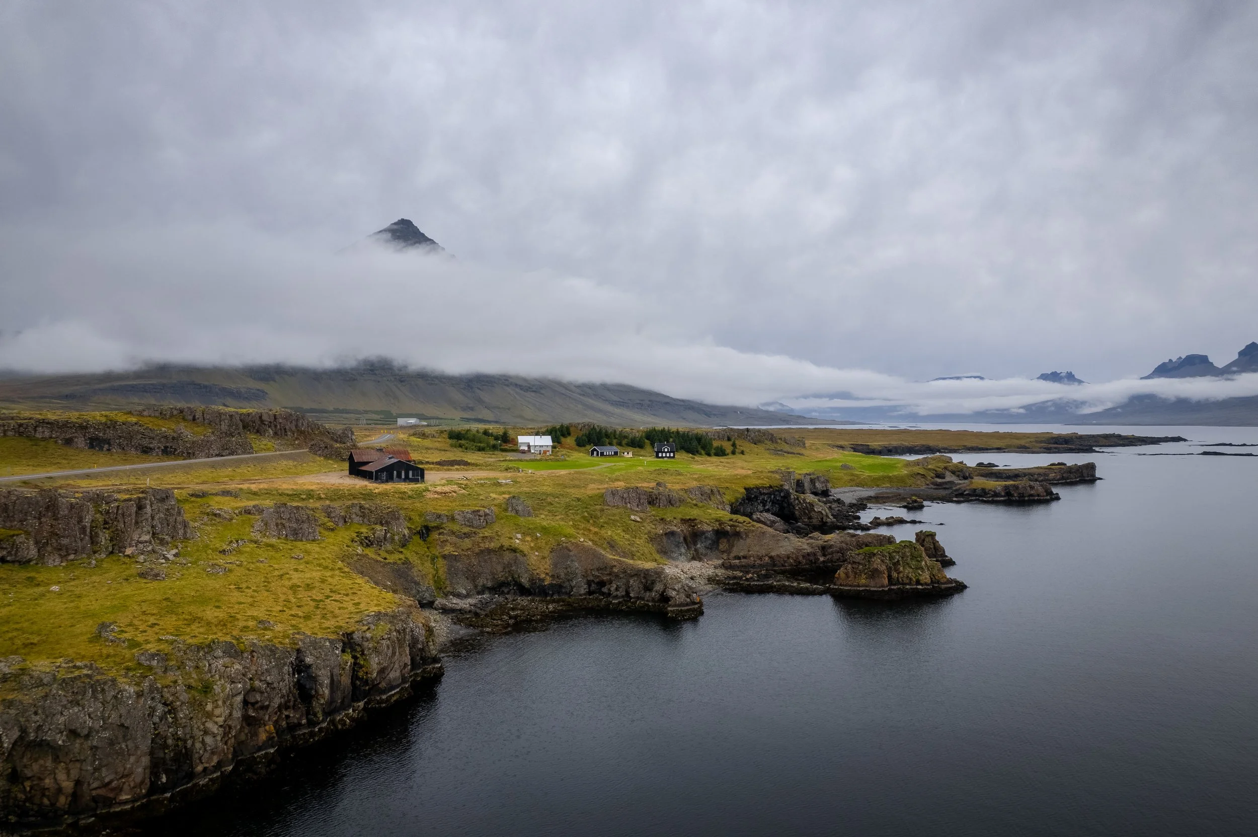 Iceland_SideOfRoad_RingRoad_Houses_Mountain_Peep.jpg
