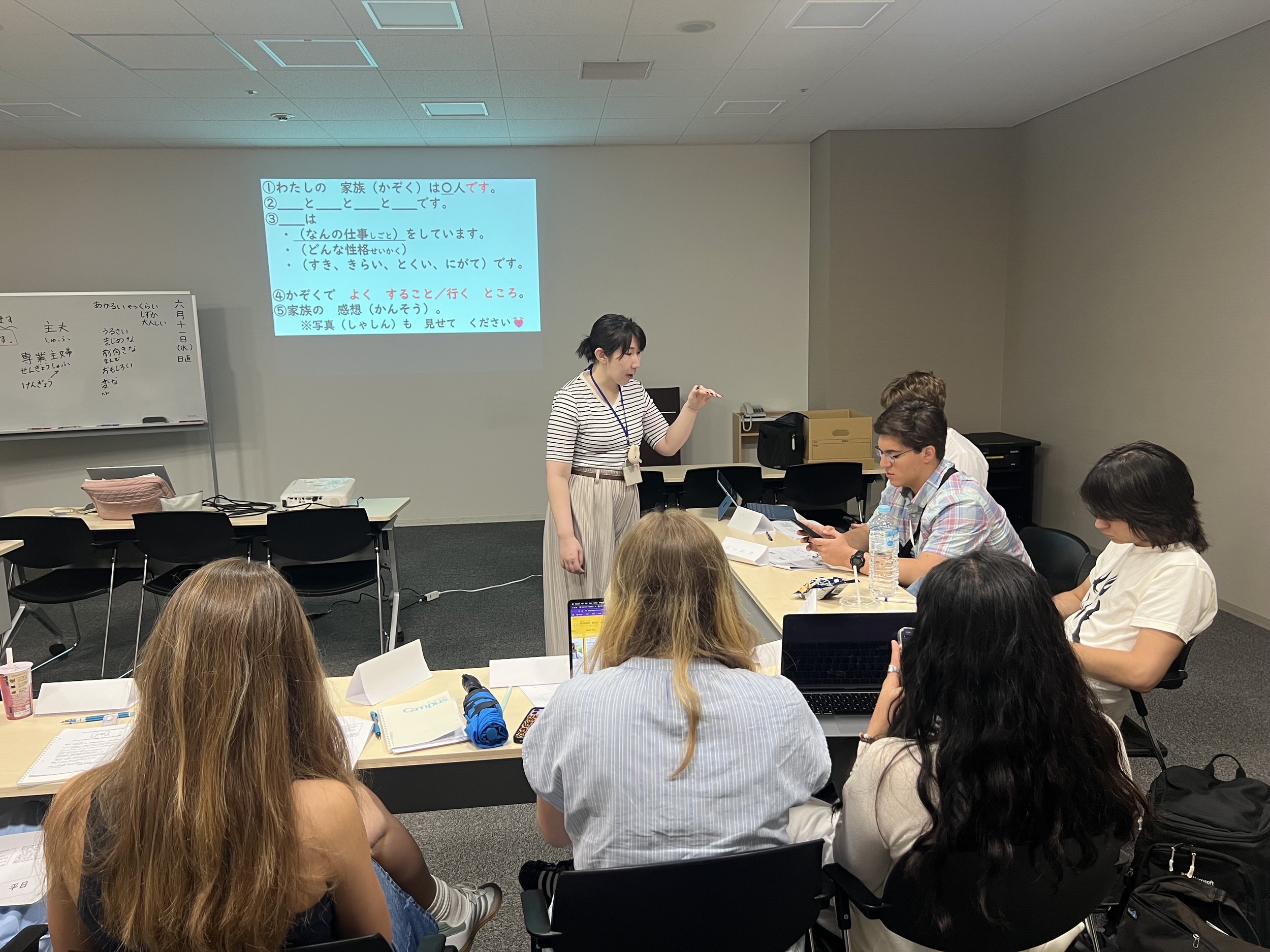 Japanese language teacher dispatch teaching foreign students