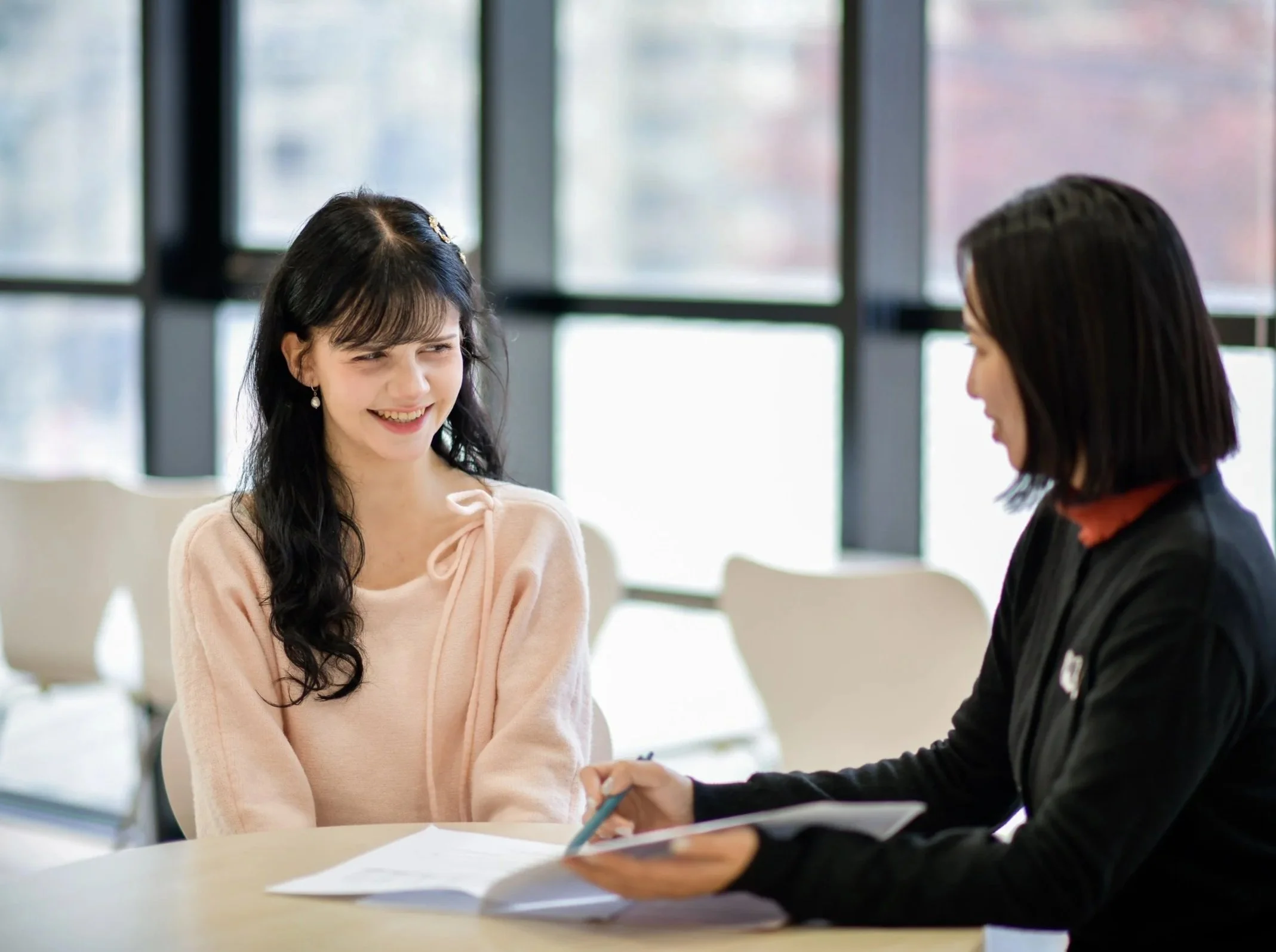 Student consulting Kyoto Minsai staff