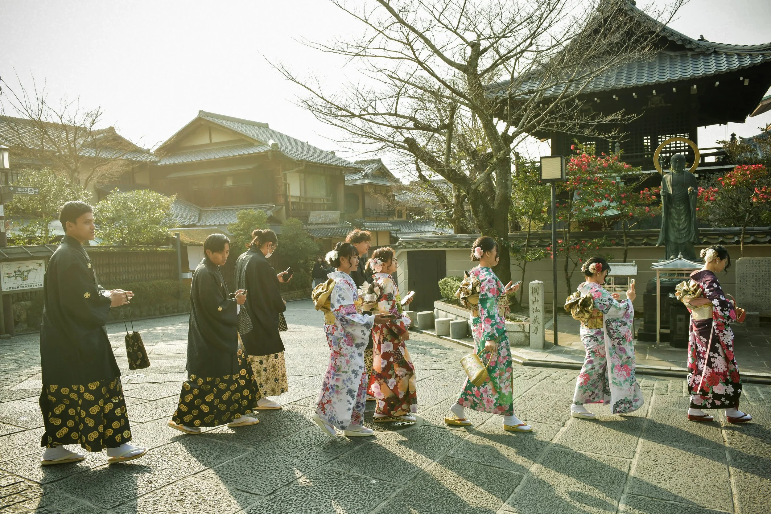Study abroad students wearning yukata and kimono in Kyoto Japan