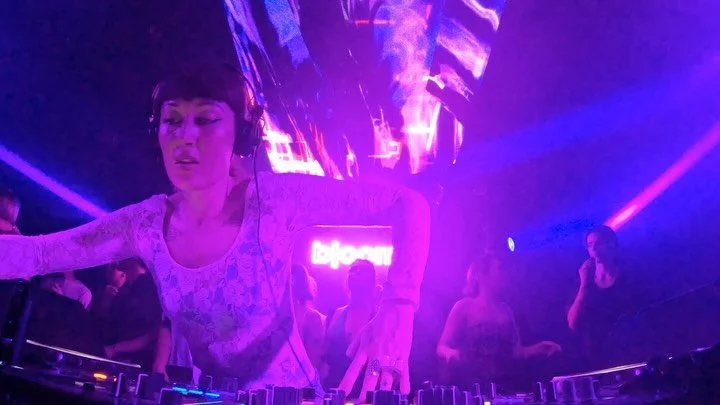 Bloom&rsquo;s favourite resident selector Laura King made a momentous return to our main room last weekend. 3 hours of power &amp; non stop heaters made that one to remember. 💫

Perhaps we drop the set recording online&hellip;?