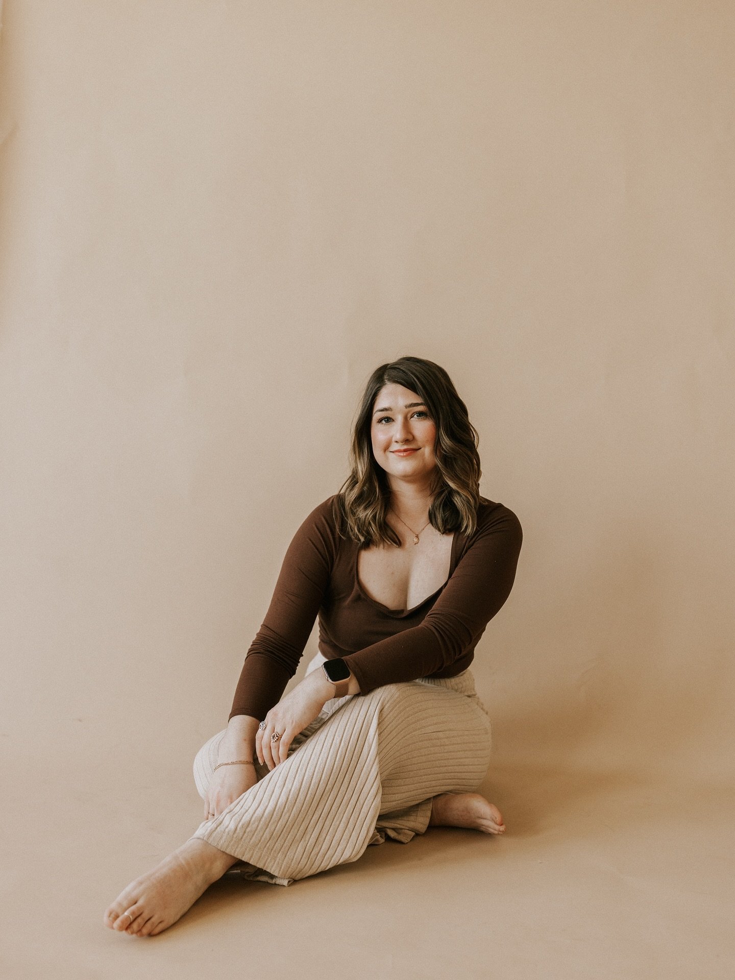 I figured it&rsquo;s time to reintroduce myself!
Hey ya&rsquo;ll, Im Hallie ☺️
This past year has been an absolute time warp!! Life has fallen apart and has been put back together more whole and better than ever! In this last year, I&rsquo;ve been ab