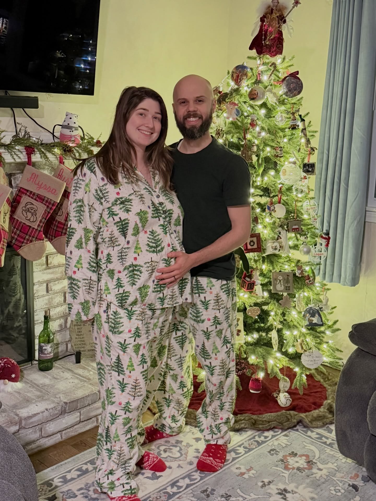 Merry Christmas from the Mancini family, soon to be three
🎄❤️