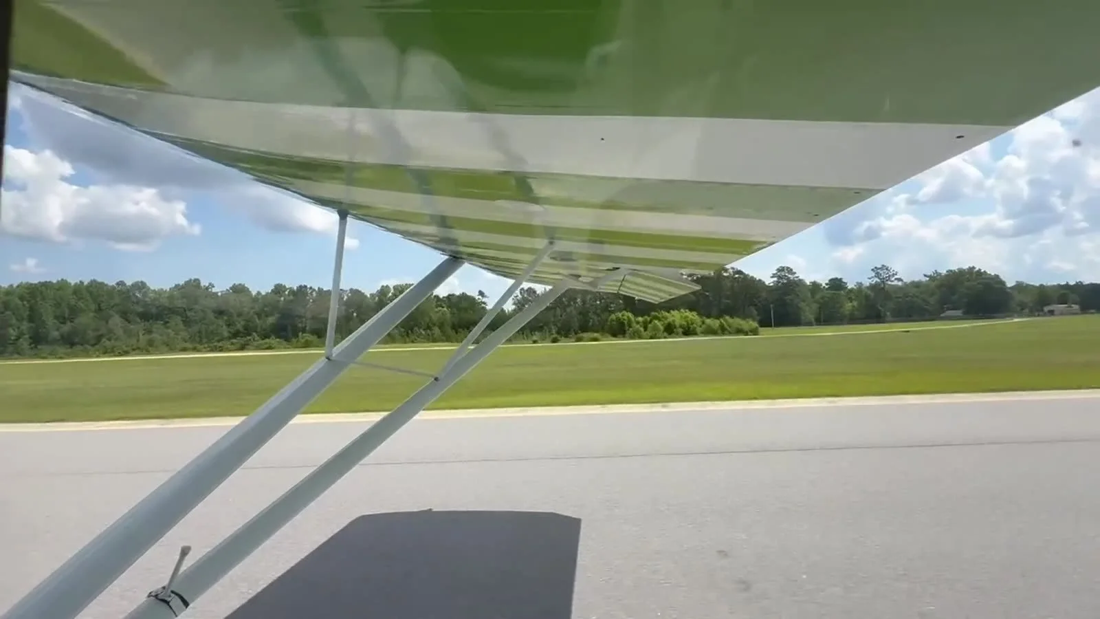 Piper Cherokee takeoff roll seen from under the wing