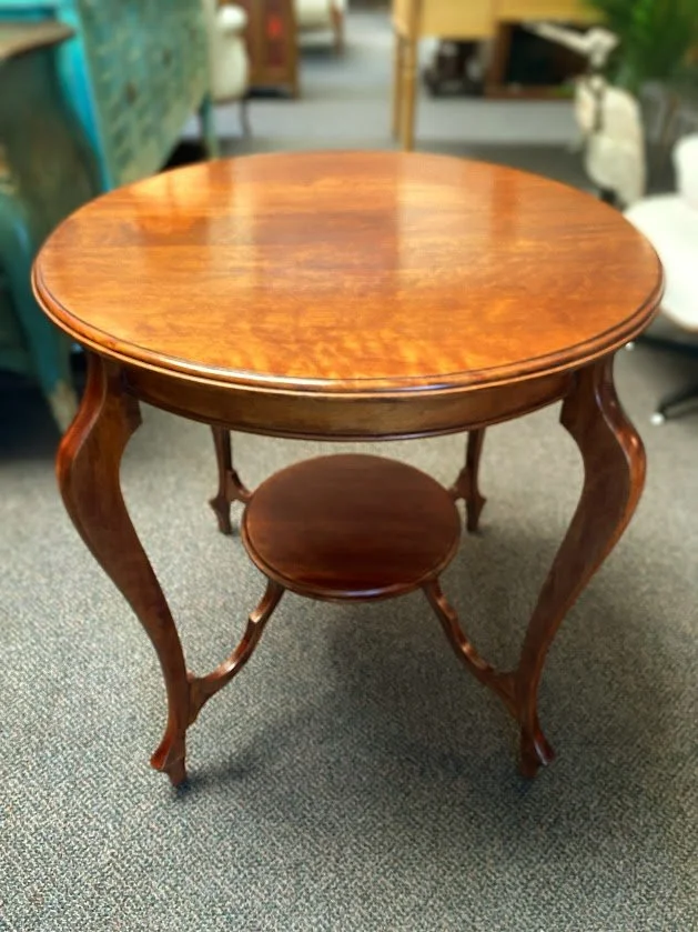 Elegant Occasional Table (Vintage)