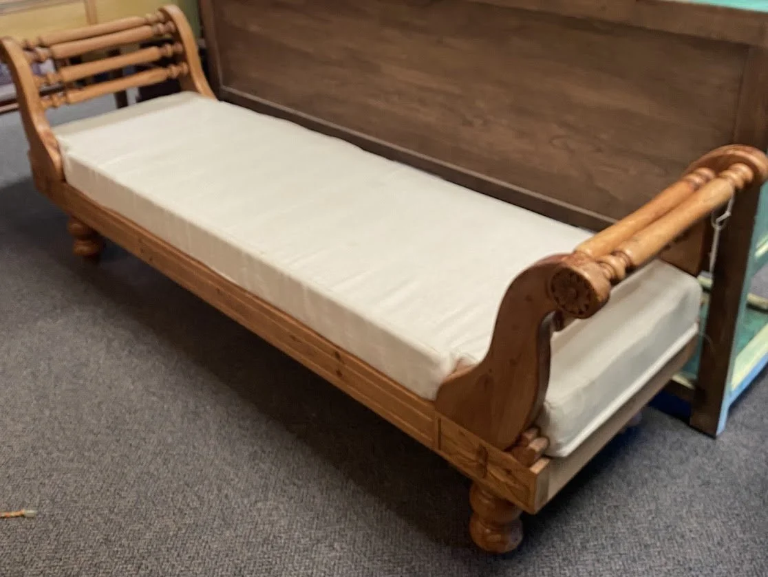 Antique - Colonial Miners Couch