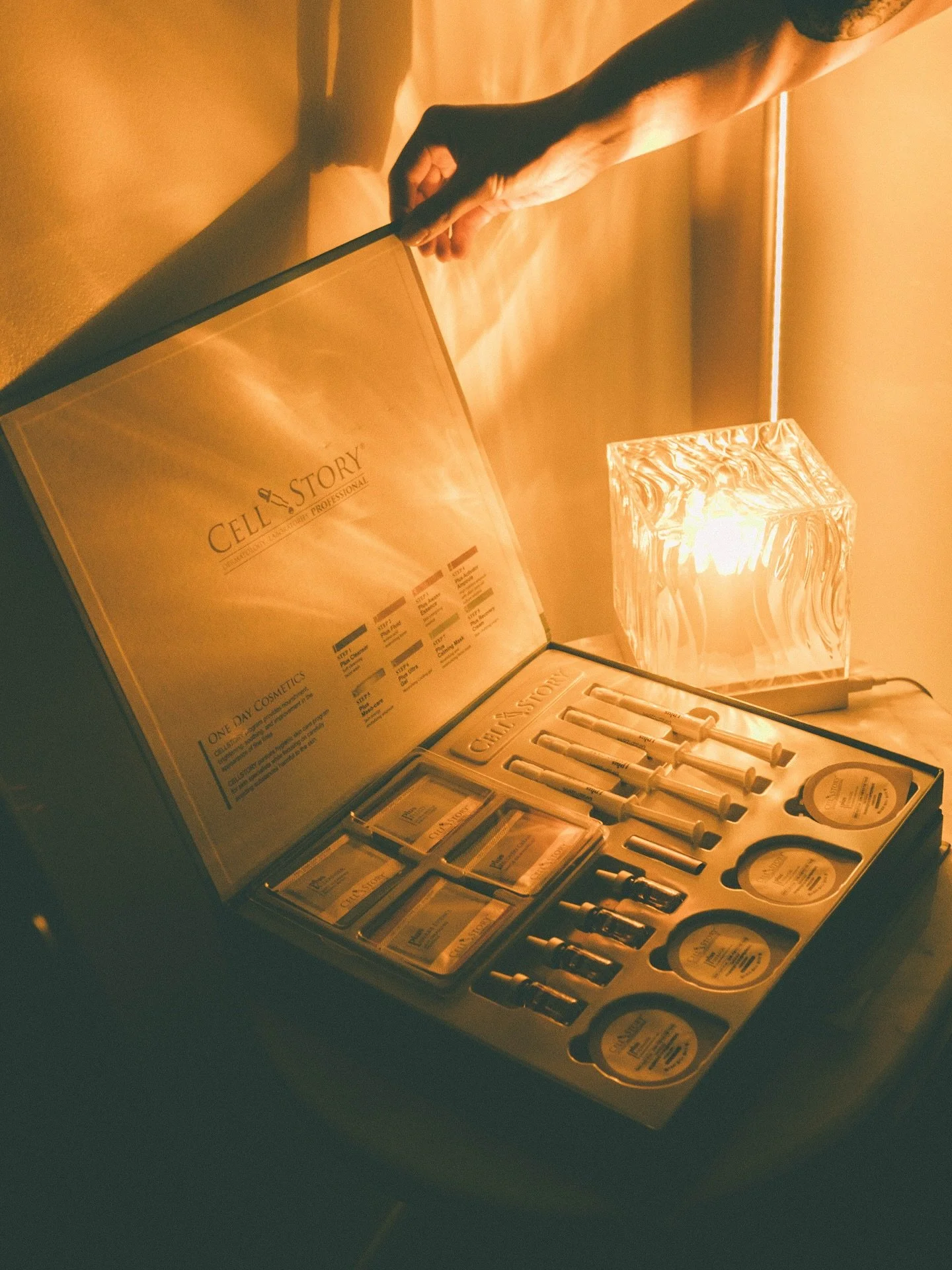 Are you looking to start a corrective skin journey? Cell story might be the best treatment to fit your needs! 
&bull;improve appearance of stagnant lines
&bull;improve acne!!
&bull;improve texture concerns 
&bull;goodbye dullness- hello glowy and bri