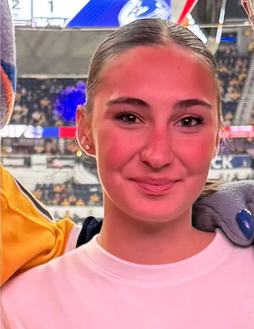 Team member of Sissy’s Sweet Sips, a family-owned mobile beverage company in East Tennessee.