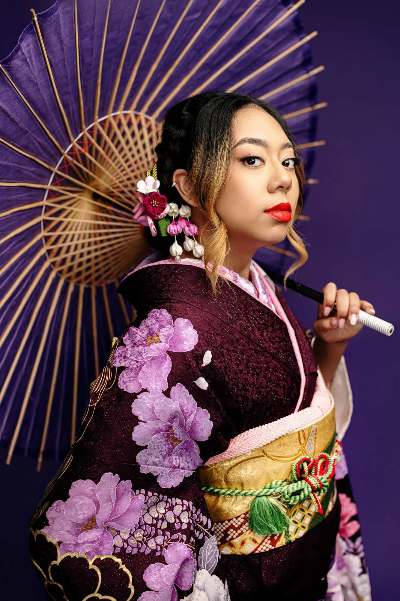 Young woman in kimono holding a traditional umbrella during a coming of age photography session in Kirkland.
