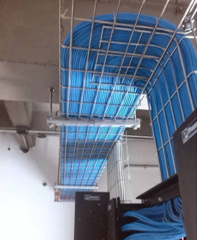 Data cabling duct for commercial application