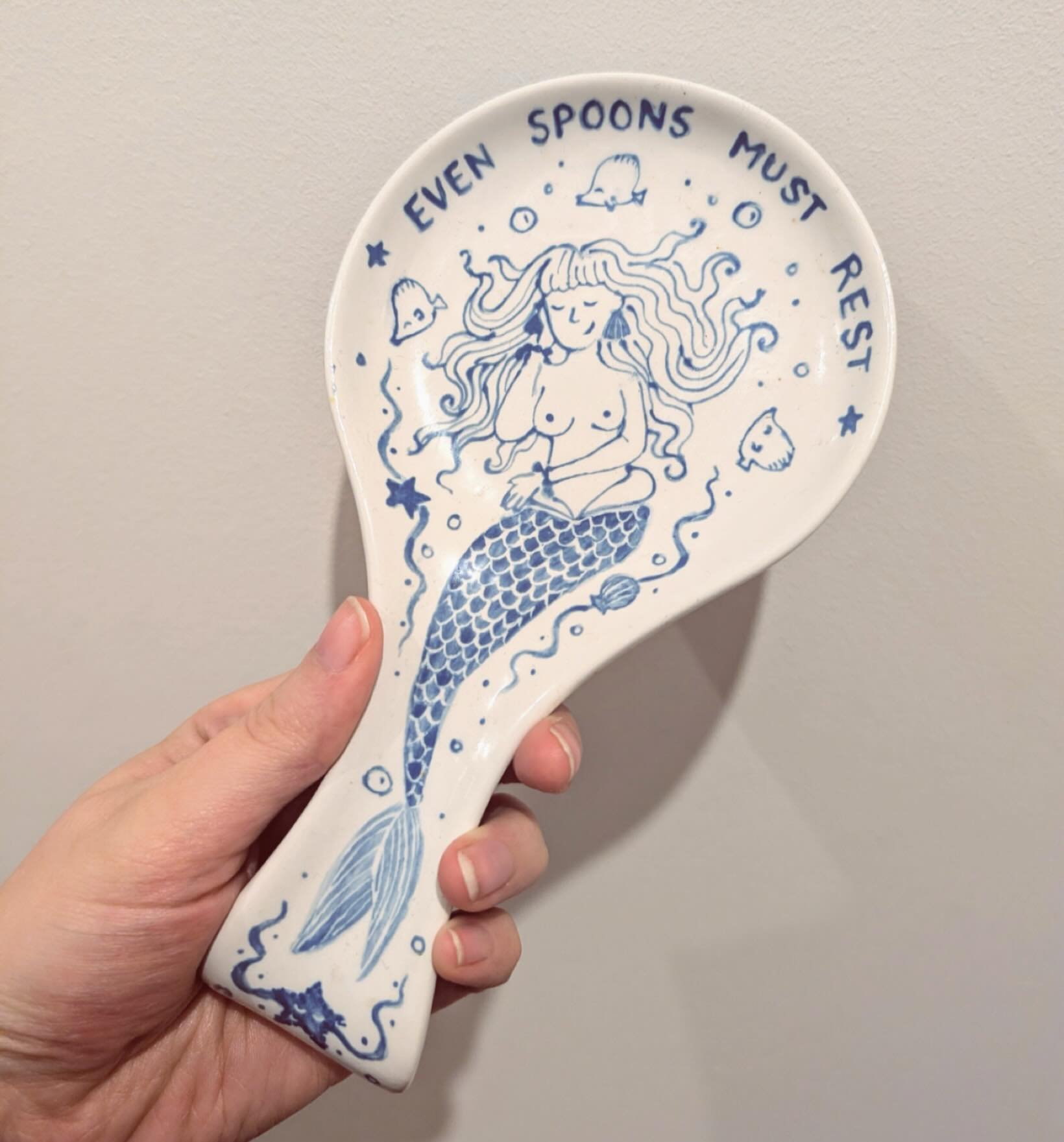 Here&rsquo;s a little spoon rest i painted a while ago but forgot to share! I&rsquo;ve not been posting recently but I assure you there has been very little rest. My illustration business (and life) is actually busier than it&rsquo;s ever been which 