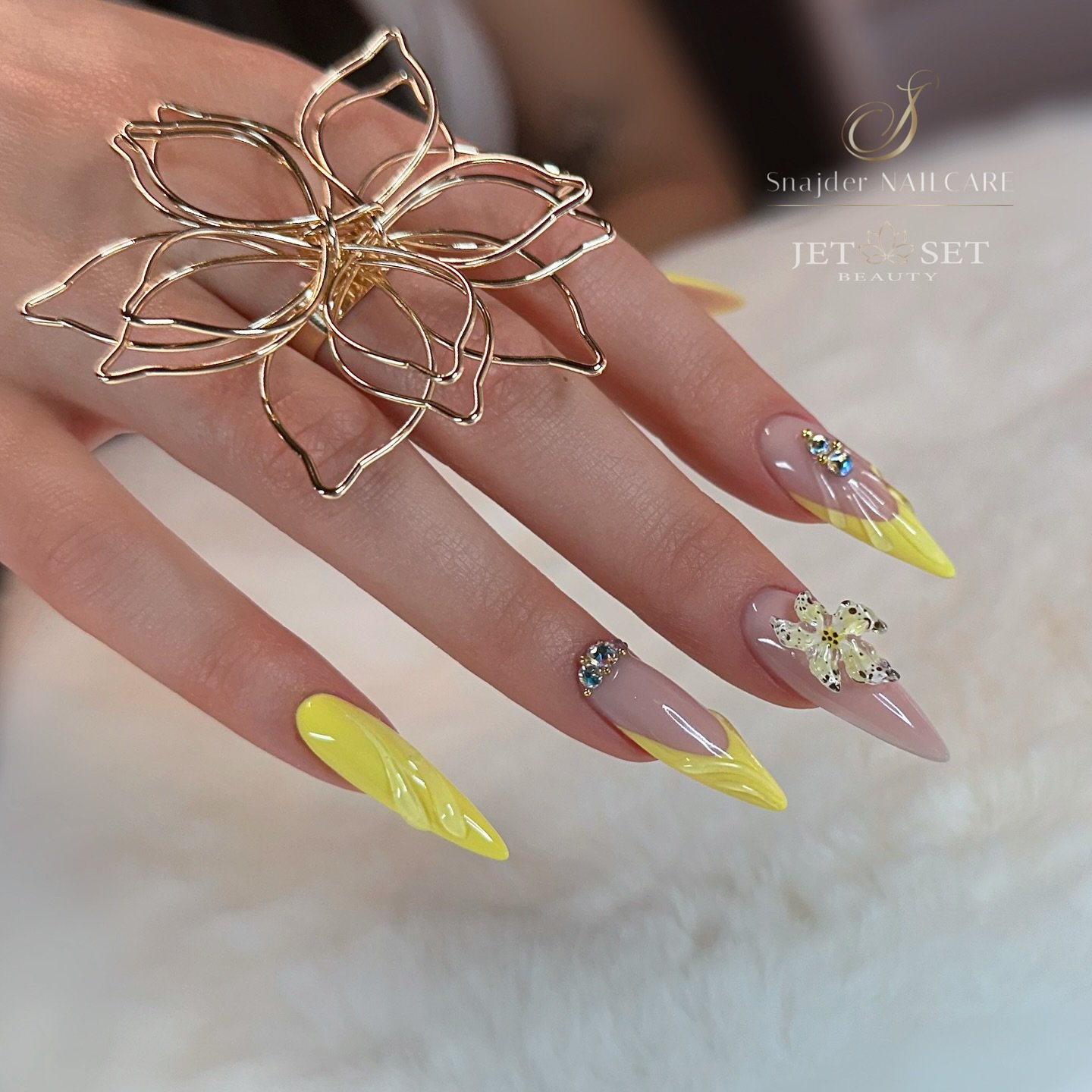 Summer glow presence 🌼💛✨

#summer #yellow #lovenails #beautiful #3d #flower #jetsetbeauty #nailart #nails #naildesign #nailinspo #nailideas #nailsoftheday #nailsonfleek #nailsofinstagram #nailstagram #nailporn #nailswag #nailgame #nailstyle #instan