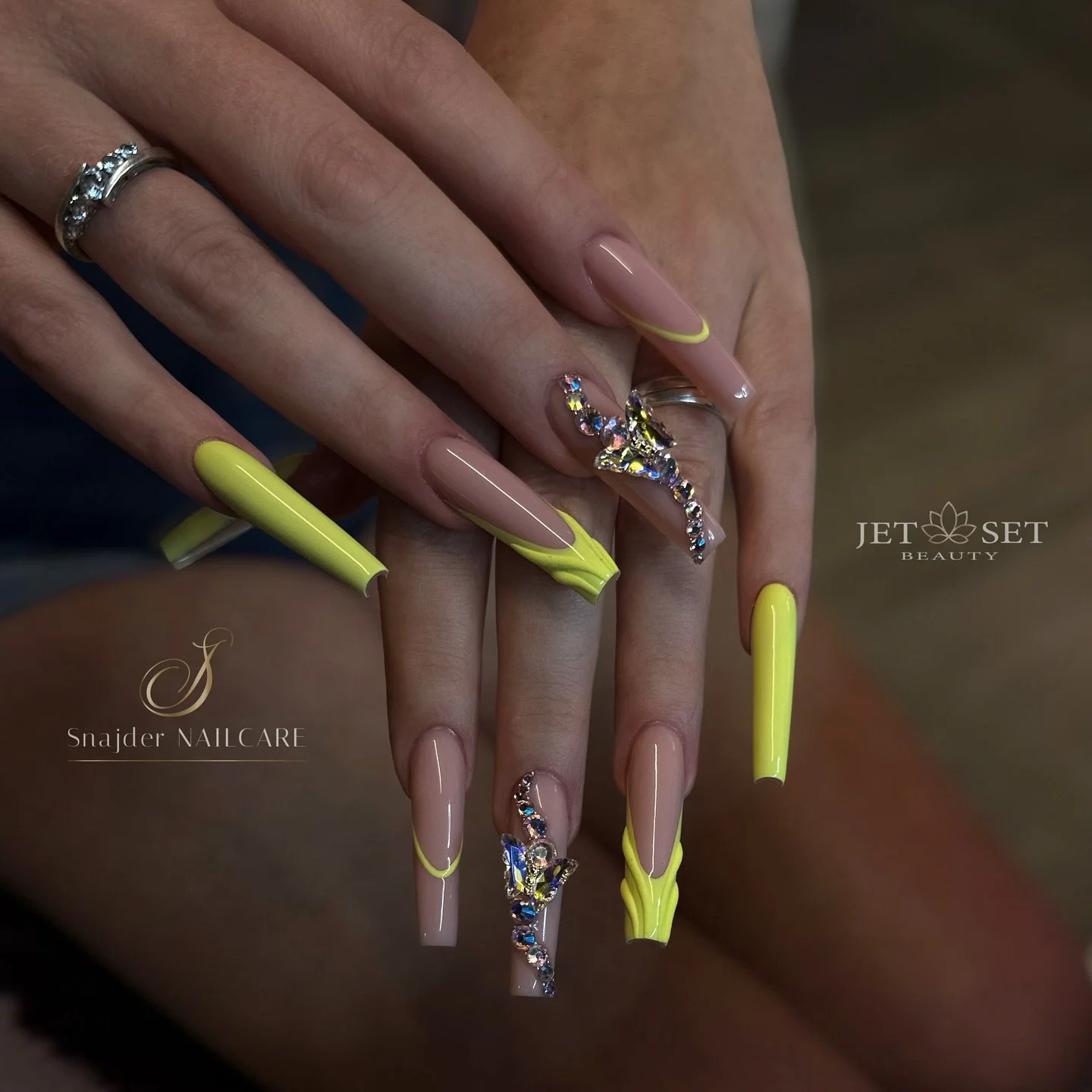 Summer Love ☀️💛✨

#nails #nailart #naildesign #nailsofinstagram #nailsoftheday #nailinspo #nailstagram #nailartist #nailaddict #nailsonfleek #nailfashion #nailstyle #nailtrends #nailartdesigns #nailartwow #nailarts #nailtutorial #nailinspiration #na