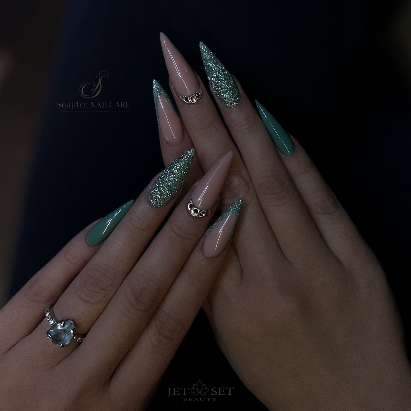 Minted season ✨✨

#nailart #nails #nailsofinstagram #naildesign #nailinspo #nailsoftheday #luxurynails #glitternails #almondnails #stilettonails #fallnails #nailfashion #gelnails #nailsonfleek #nailtrend #nailstagram #beautifulnails #nailartist #nail