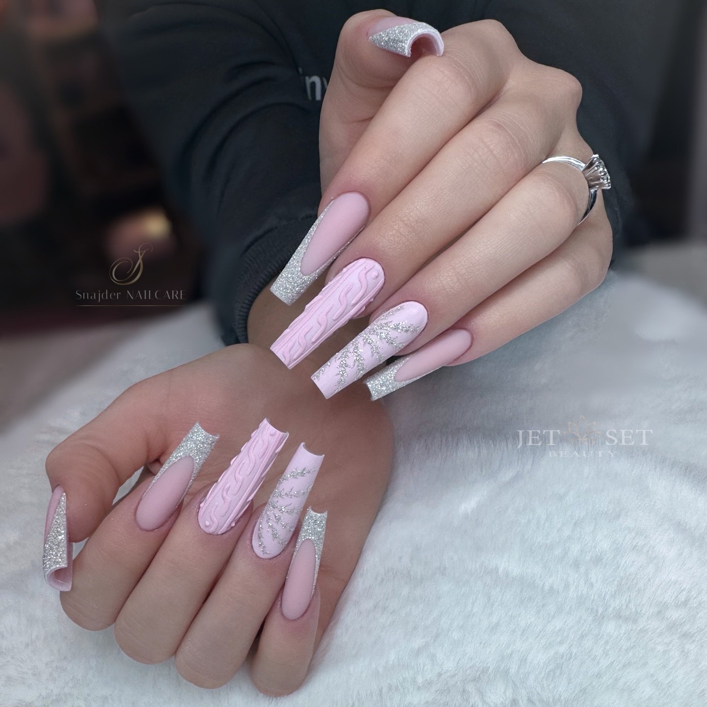 Glitter &amp; silk 🎀✨🤍

#nailsofinstagram #nailart #nails #naildesign #nailinspo #nailartclub #nailartist #instanails #nailstagram #nailartaddict #acrylicnails #coffinnails #longnails #nailfashion #nailsoftheday #nailideas #luxurynails #glitternail
