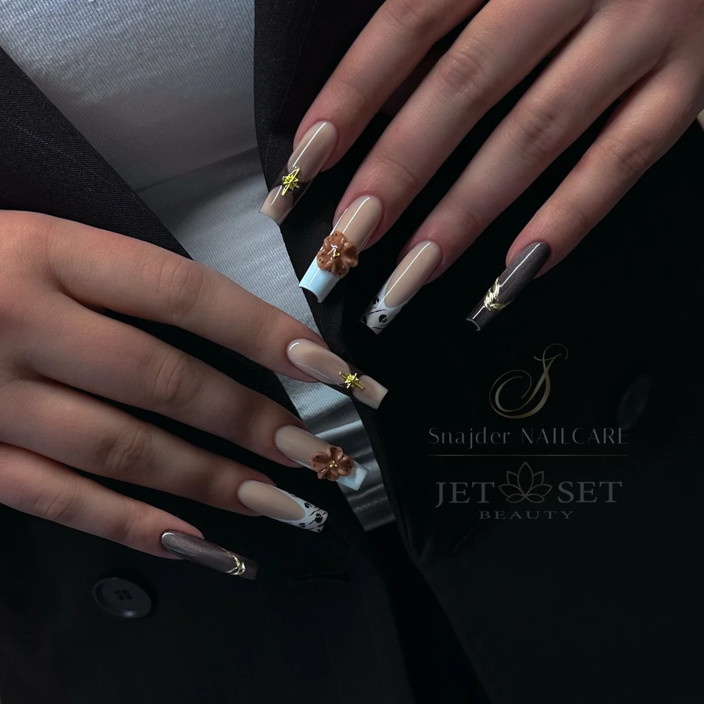 Valid 🤎✨

#nailsofinstagram #nailart #nailinspo #naildesign #nails 

&bull;Fiber Xtreme Beige
&bull;NOS French White 
&bull;NOS Dark Chocolate 
&bull;NOS Hazel
&bull;NOS Nailart Black
&bull;Magic Chrome Secco
&bull;New Cat Eye Gel Fashion
&bull;Crys