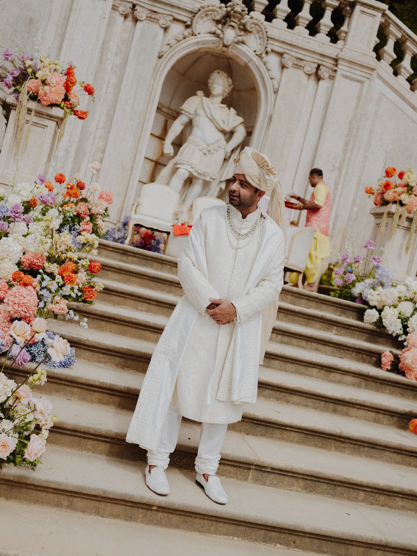 The kind of energy you can&rsquo;t describe, only feel. 🇮🇳

Photo &amp; Film: @heritage.wed 
WP: @romaeventos.pt 
Venue: @vandelli.pt
Mehndi artist: @hmcmehndi
MUA &amp; hair: @miguelstapleton @andreiadematos_hairstyling
Stationery: @mainacoeur 
Mu