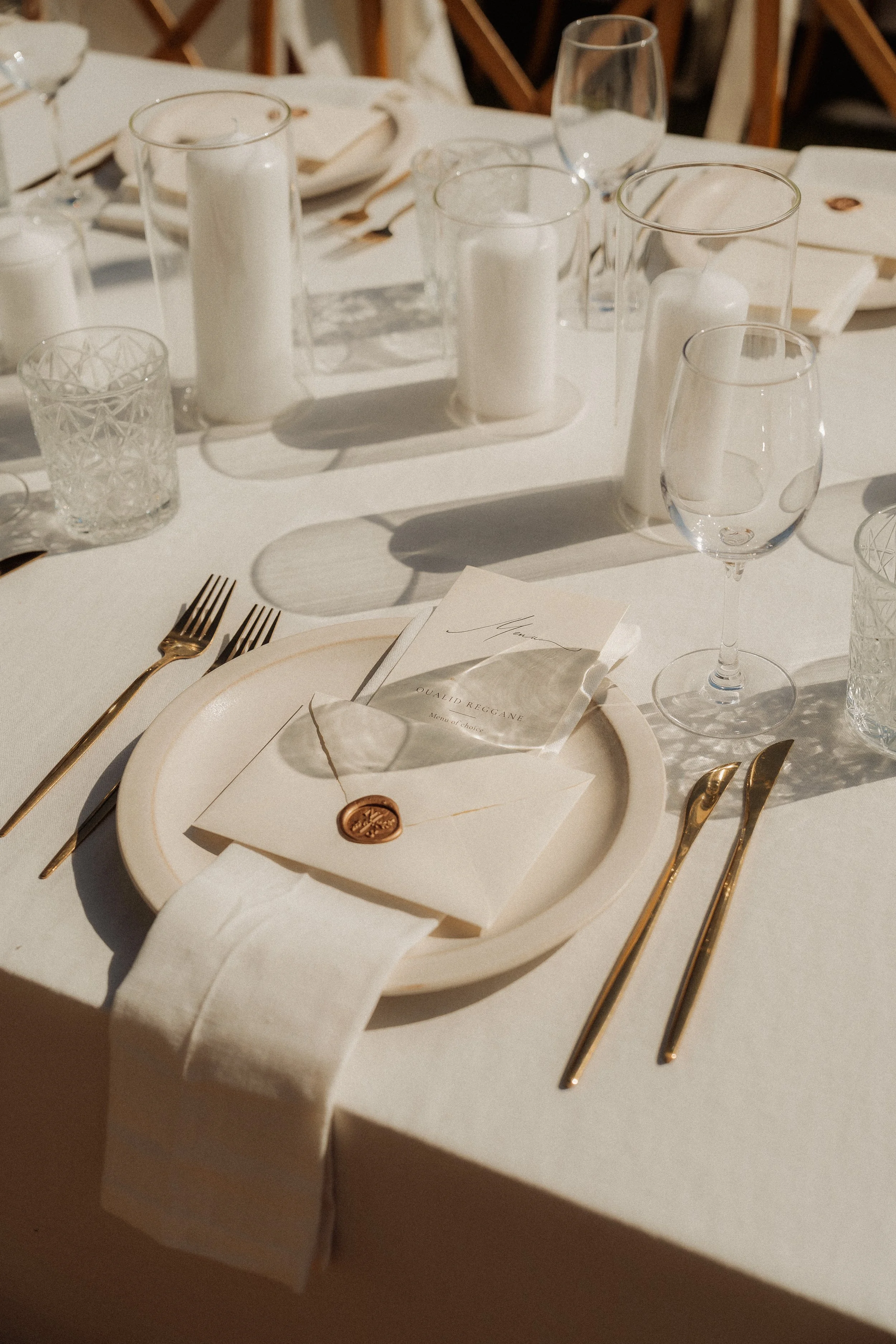 Elegantly set dining table at Quinta São Thiago