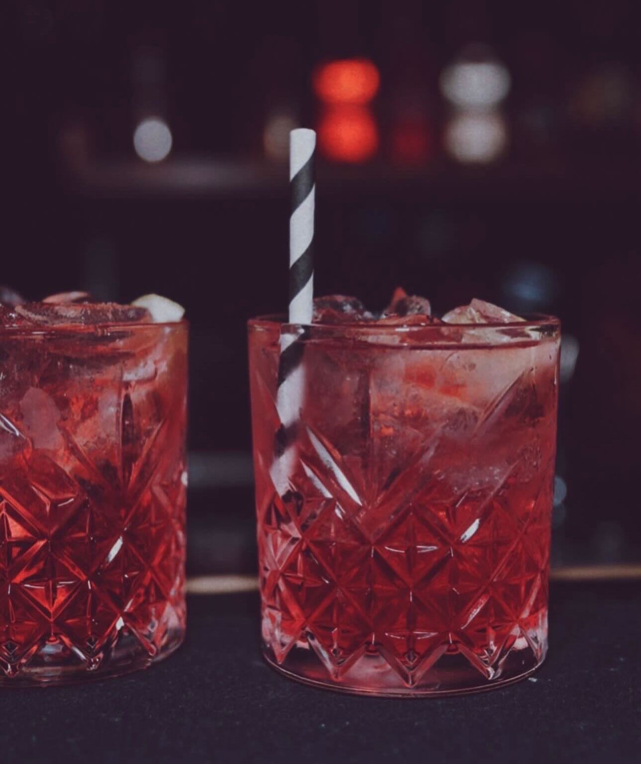 CHEERS TO FRIDAYS at 2C.

finish the week + start the weekend right with $8 basics every friday before midnight. 

vodka | rum | bourbon | scotch | gin

dj&rsquo;s playing your fave rnb + hip hop all night. 

#2C