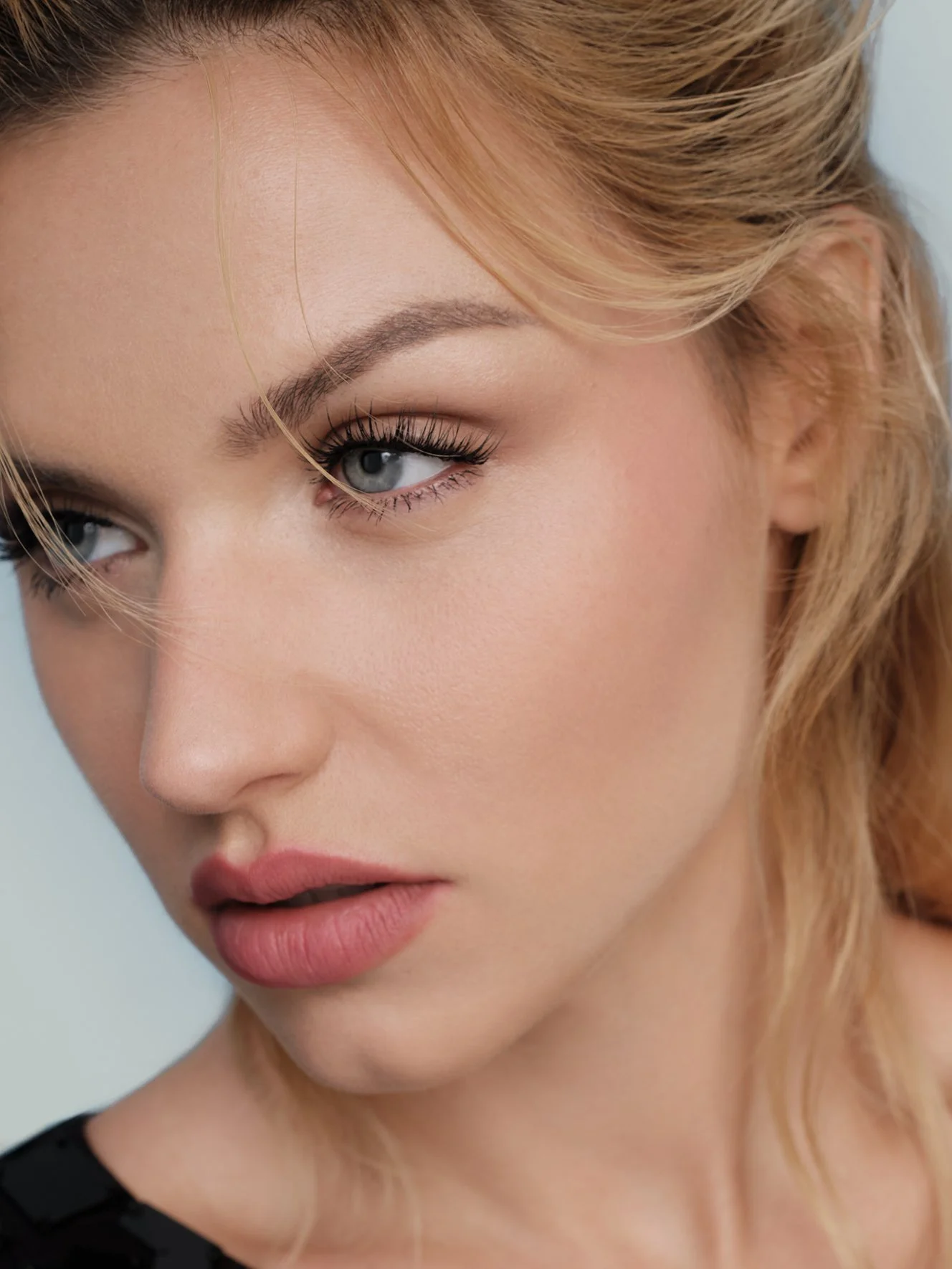 Mirela-MarieClaire-Jul252383.jpg