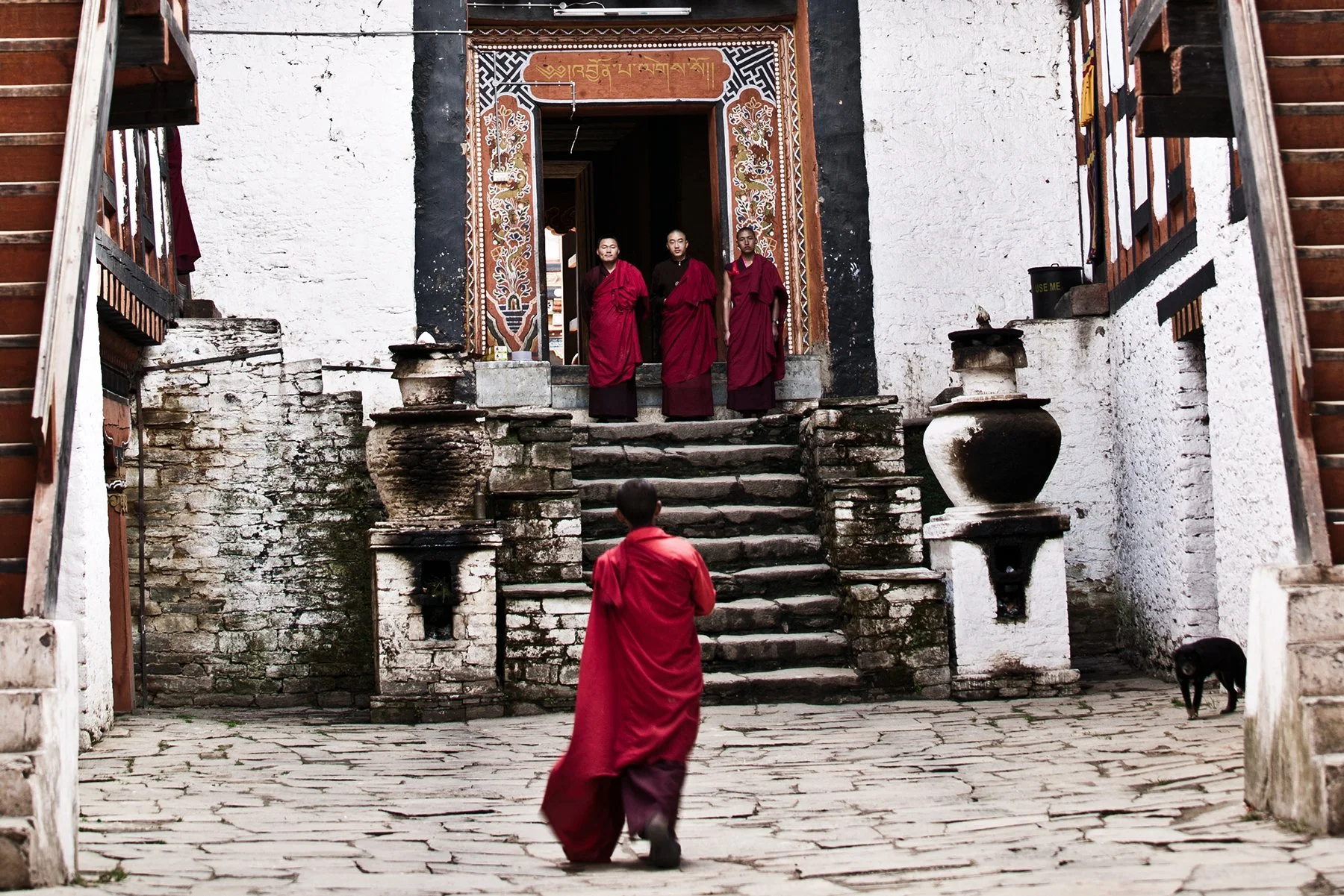 Monks Jakar Dzong.jpg