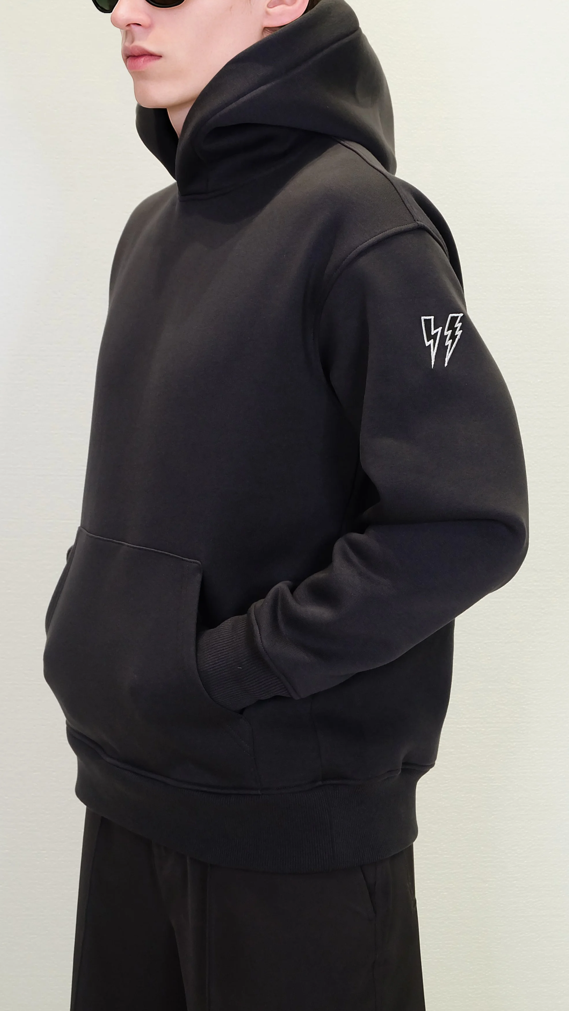 BLACK HOODIE - DROPPED SHOULDER EASY BOMBER FIT