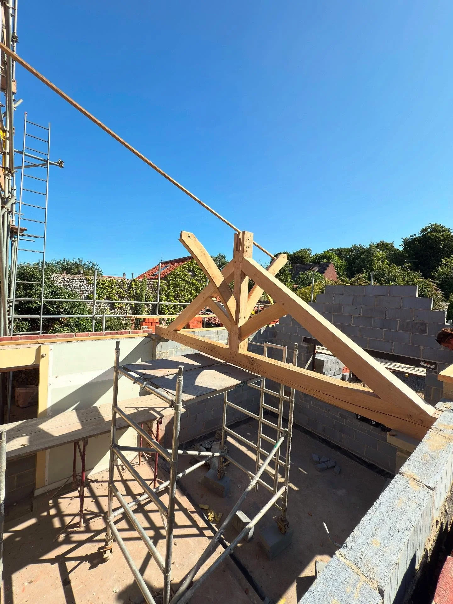 Working in Cley this morning, fitting a king post truss.
Clear collaboration is important for work like this to run smoothly.