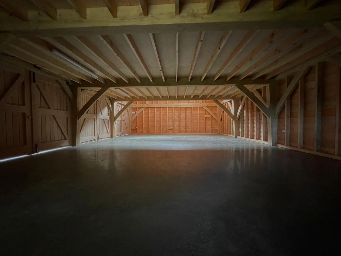 3 Bay Garage with a fourth workshop bay. First floor games room and side loggia.
We work closely with our clients at every stage, from design and planning right through to completion. 
Norfolk Post & Beam are specialist timber-framers creating
