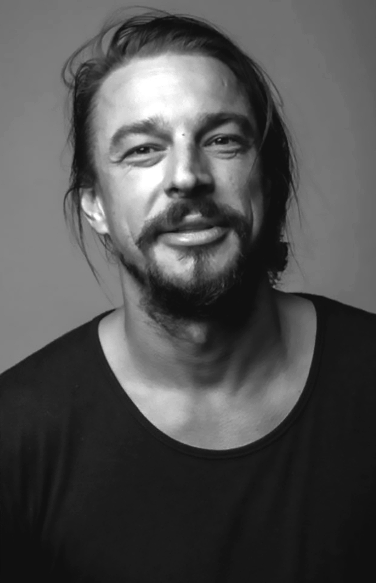 FILIP KONIKOWSKI
AUSTRALIAN PHOTOGRAPHER DIRECTOR FILMMAKER & WRITER