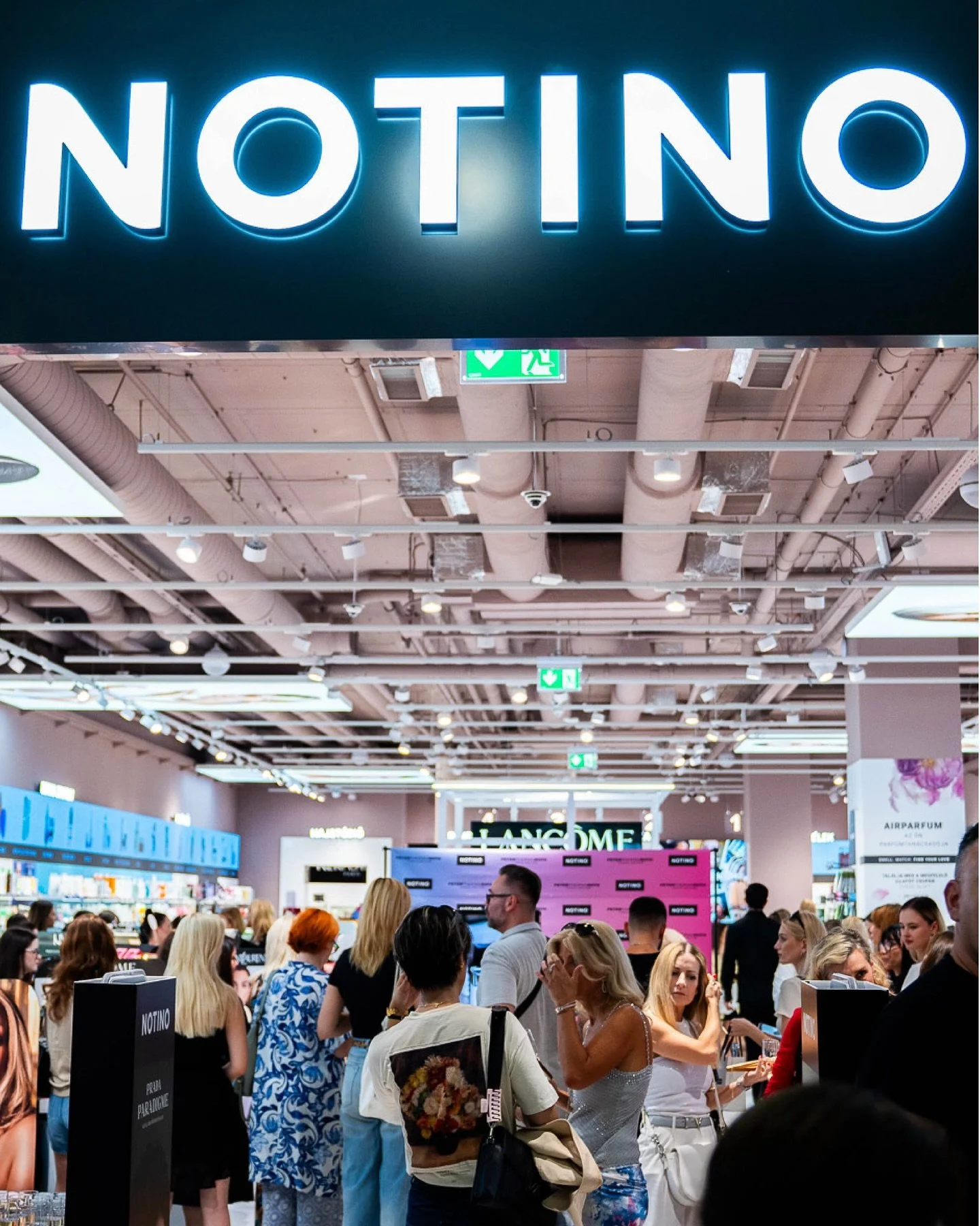 We are proud to have celebrated the in-store launch of @peterthomasrothofficial at @notino_hu with a vibrant event that brought together press, partners, and beauty enthusiasts with special guest @ryanthomasroth making it truly unforgettable.
The lau