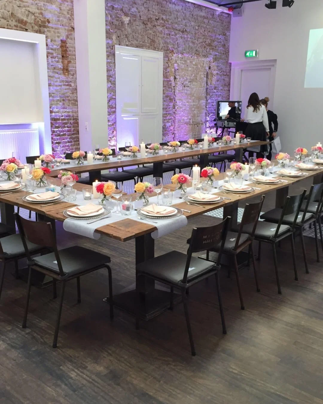 Throwing it way back to 2016 ✨

A year full of firsts and milestones, starting with the Invisibobble press event and the Beautyblender x Benefit Cosmetics collaboration with @serenaverbon , leading up to our very first Etos listing.
Meetings at Sepho