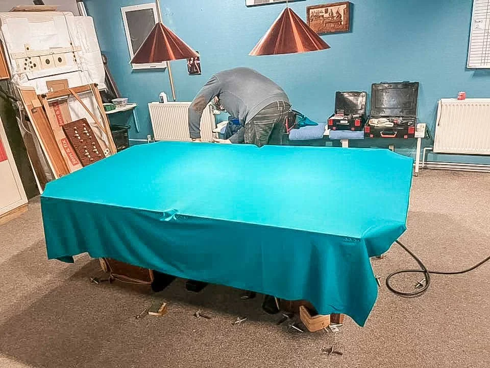 Nyt klæde på 1/4 match bordet