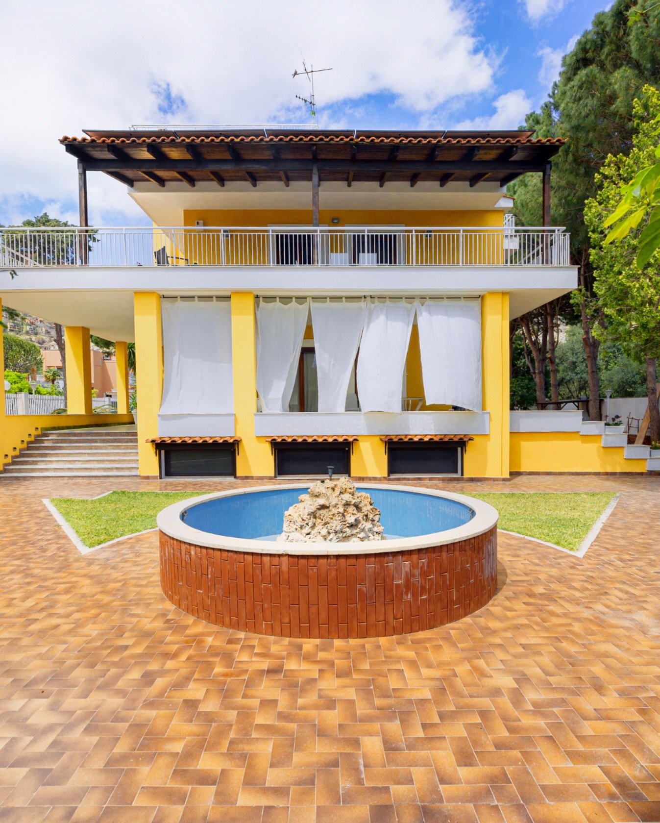 Welcome to your Sicilian home away from home!🍋
📍Discover our two apartments just 800m from Mondello beach and the main square!
The perfect spot to relax, explore, find the best Italian food spots, and soak up those unforgettable Sicilian vibes 🇮