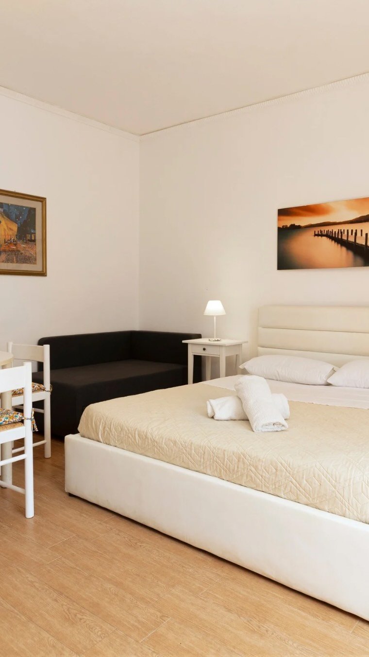 Mornings at Maison Blanche look like this…
Just a short walk to the beach, surrounded by mountains, and glowing under the Italian sun ✨
Book directly with us through email or WhatsApp for 10% off compared to other booking websites.
📞 (+39)
