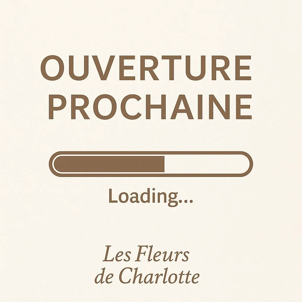 ✨ Bient&ocirc;t, les fleurs voyageront jusque chez vous&hellip; ✨

Pas de boutique &agrave; franchir, mais un atelier o&ugrave; naissent chaque jour des cr&eacute;ations uniques, pens&eacute;es comme de petits sorts fleuris 🌿.
Dans quelques semaines