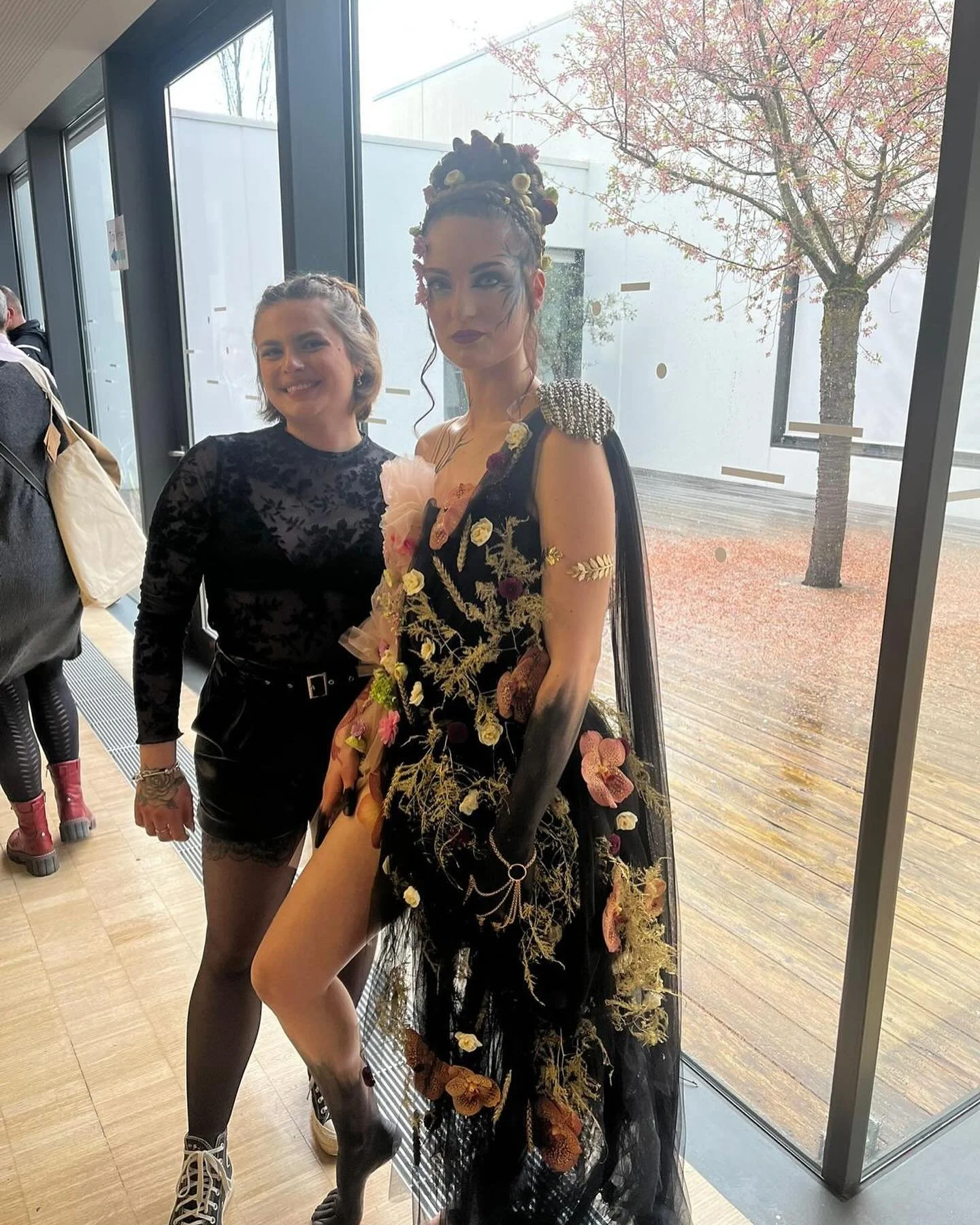 Un sacr&eacute; challenge de relev&eacute; avec une &eacute;quipe au top (@ilonamcxhairartist, @ethanmua_ ) 🫶🏼☀️
L&rsquo;oscar de l&rsquo;artisanat de cette ann&eacute;e portait sur le th&egrave;me &laquo;&nbsp;Dieux et D&eacute;esses grecs&nbsp;&r