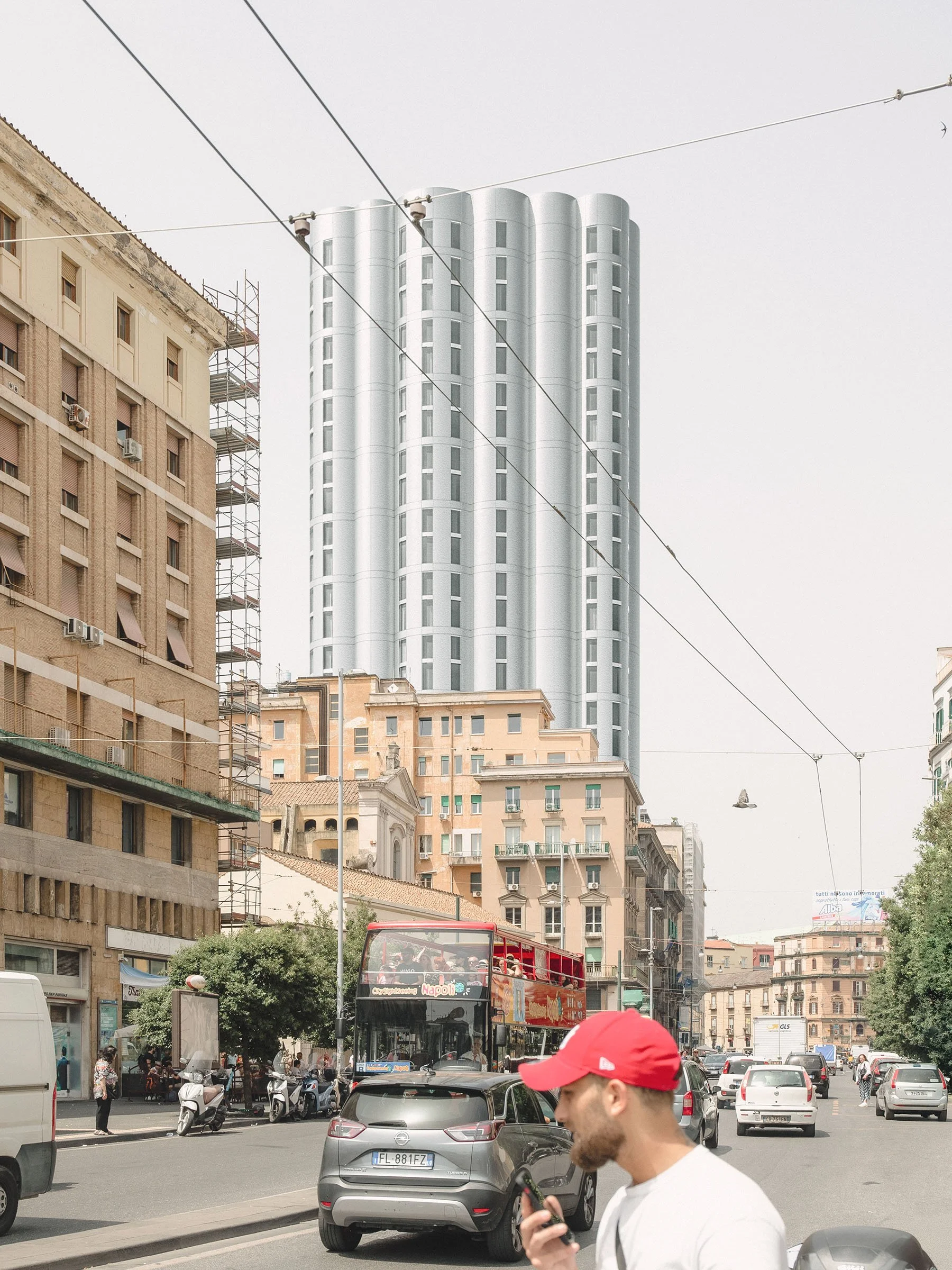 Fotorealistisches Rendering einer urbanen Straße in Neapel mit einem futuristischen Hochhaus mit Metallfassade im Hintergrund. 