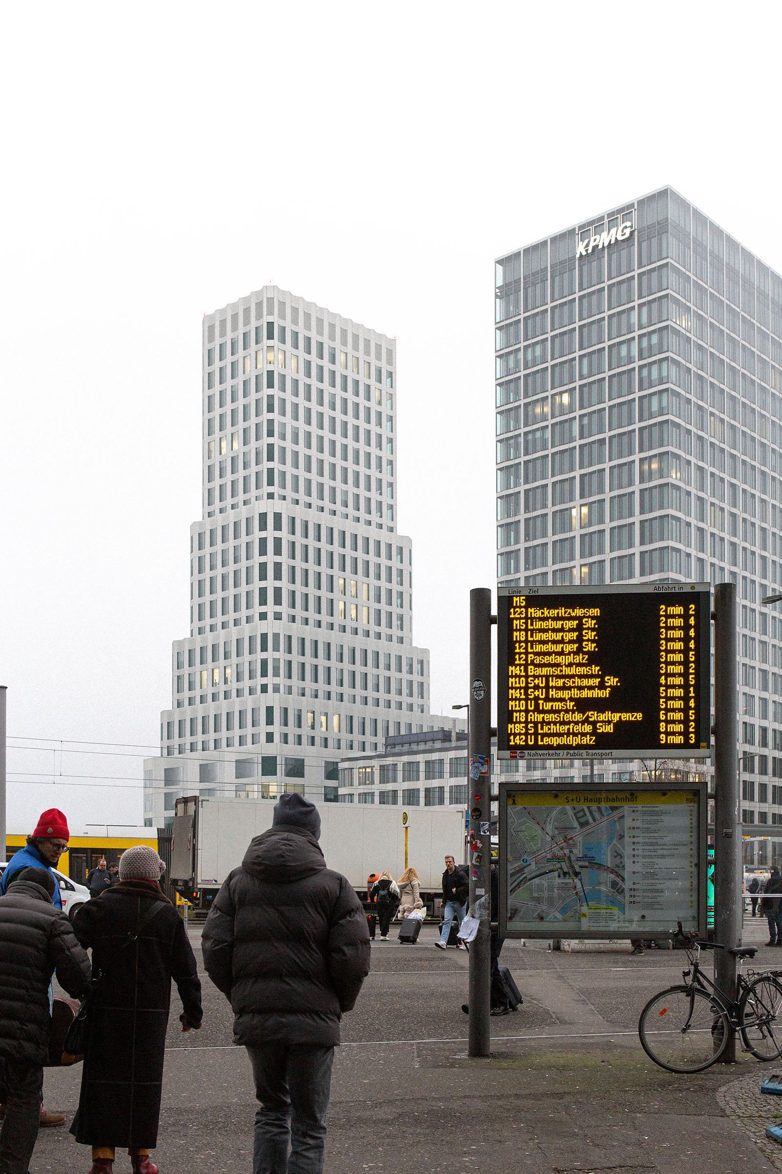 architektur Visualisierung eines modernen Hochhauses in urbaner Umgebung in Berlin Europacity