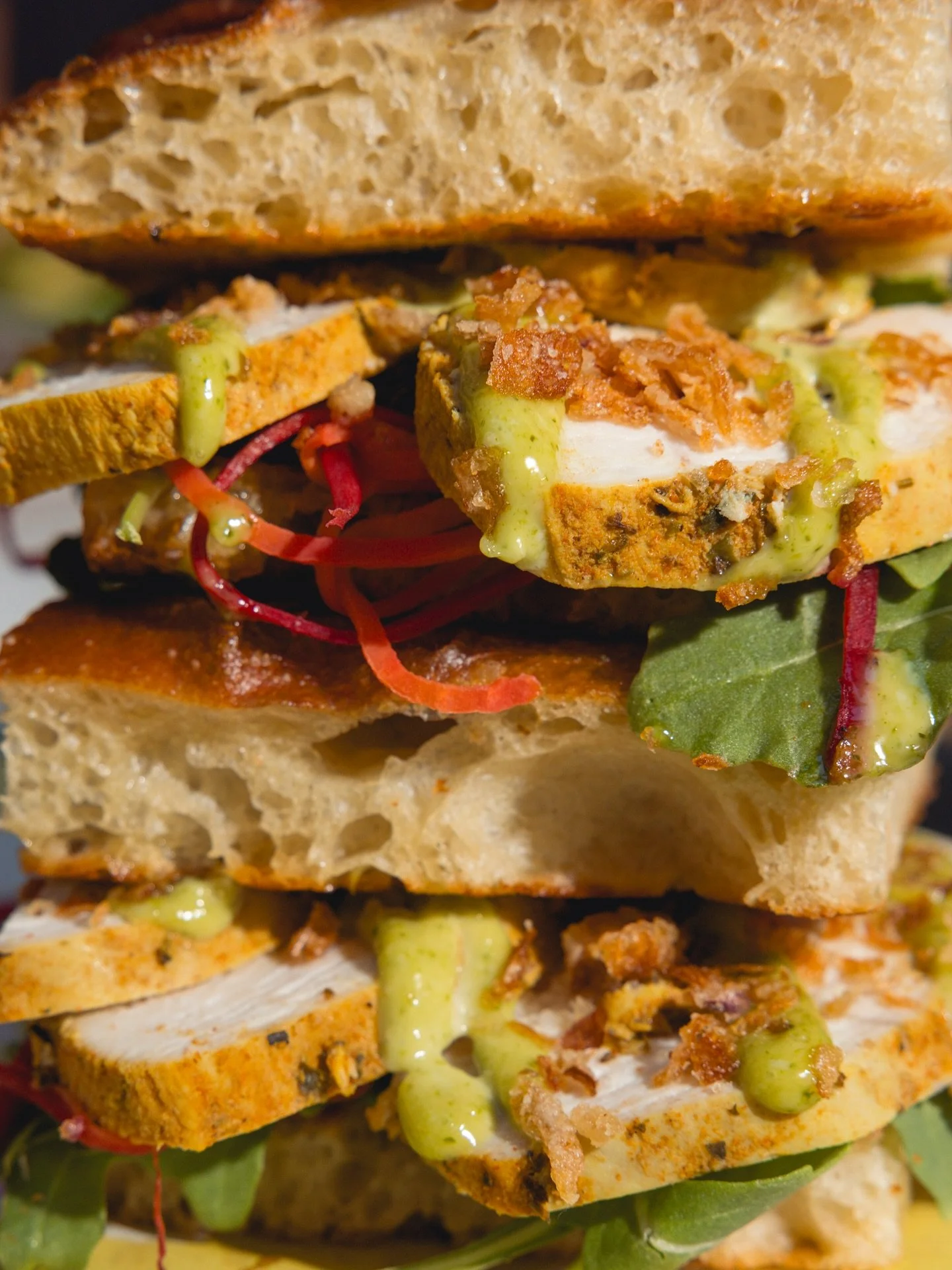 Poached Chicken

poached chicken, herbed mayo, mango chutney &amp; pickled rainbow carrot served between sliced focaccia

Available daily from 10 - 2