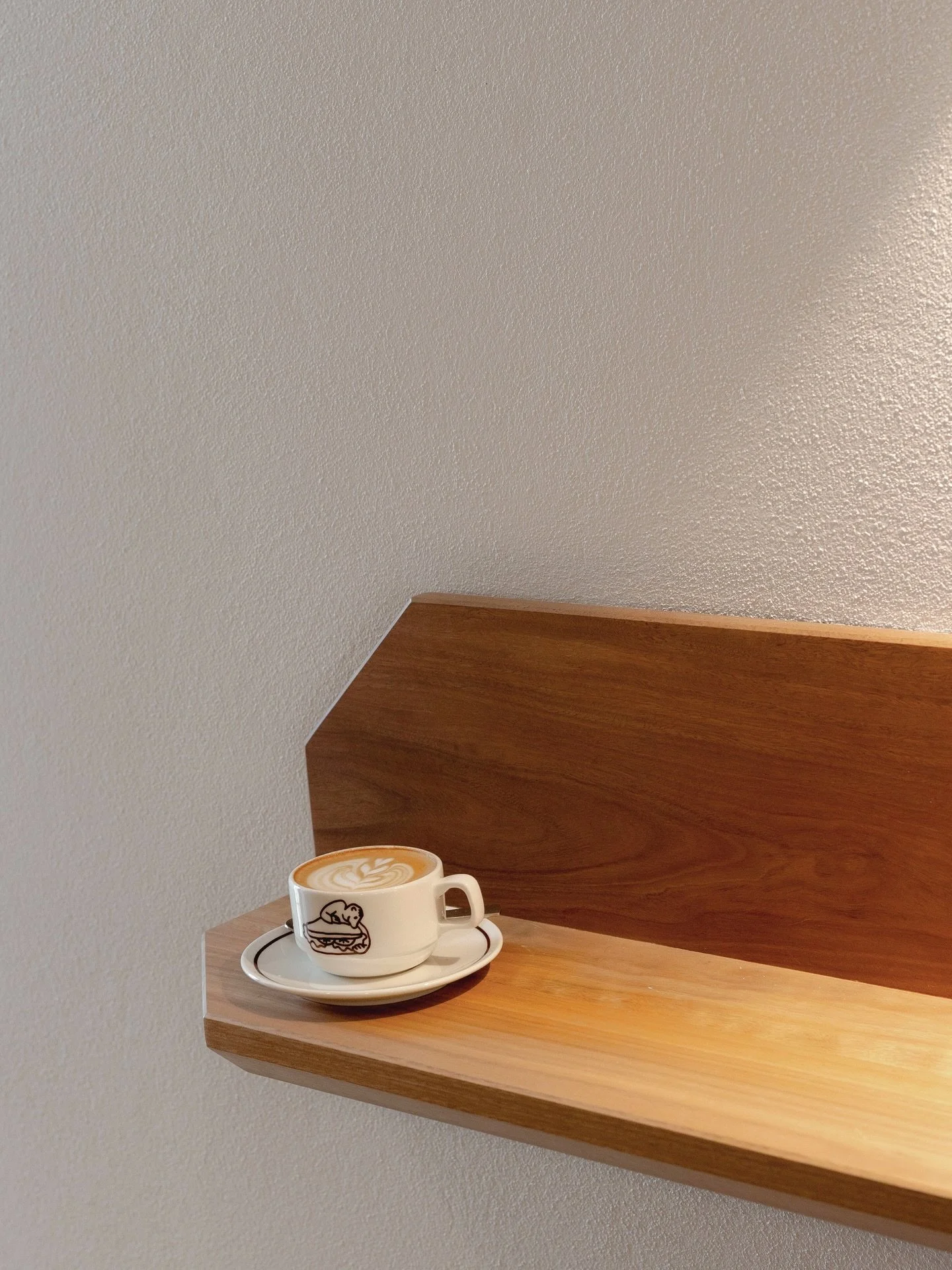 A bit about our coffee. 

Our staple pour. The Dukes Blend is balanced, full-bodied and effortlessly drinkable. sweet, complex and designed to be enjoyed black or with milk. ethically sourced, certified organic and roasted in melbourne - brewed daily