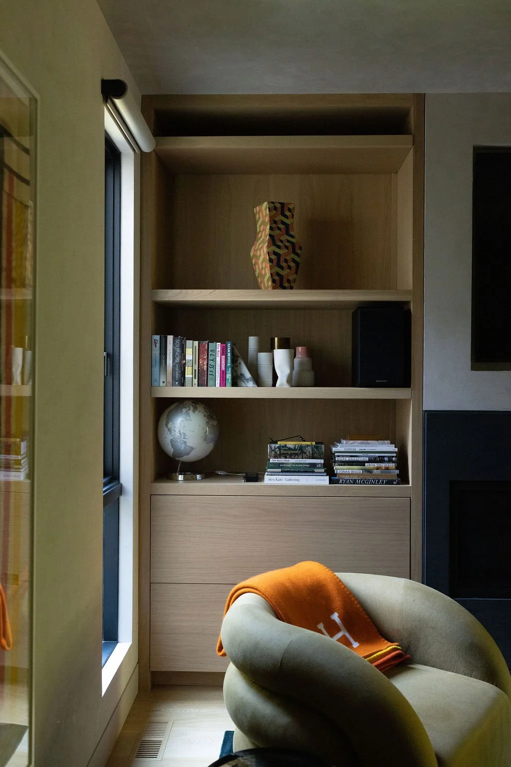 NYC-lifestyle-interiors-photographer-shelving.jpg