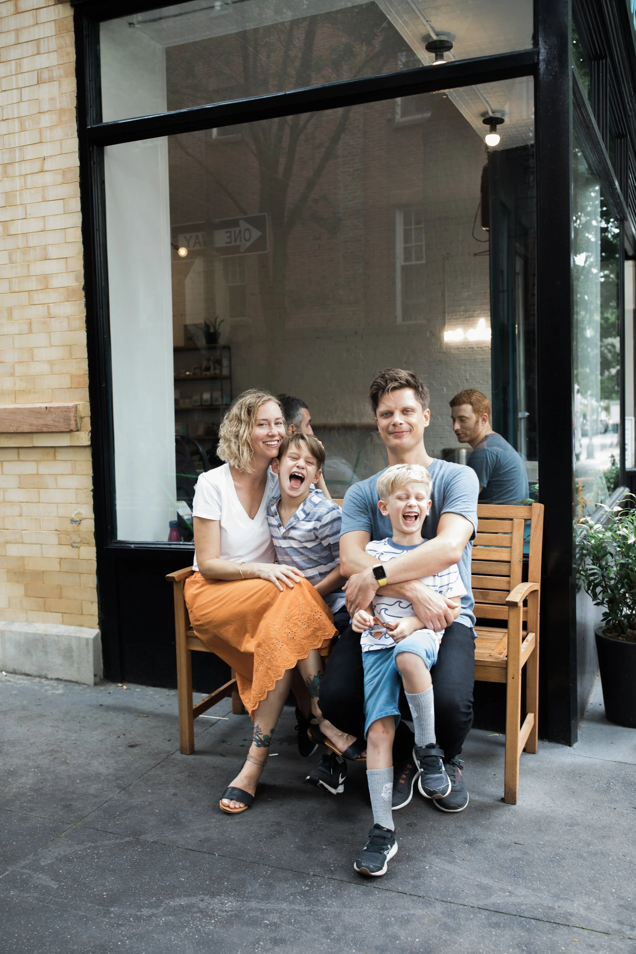 Brooklyn Heights family outside coffee shop