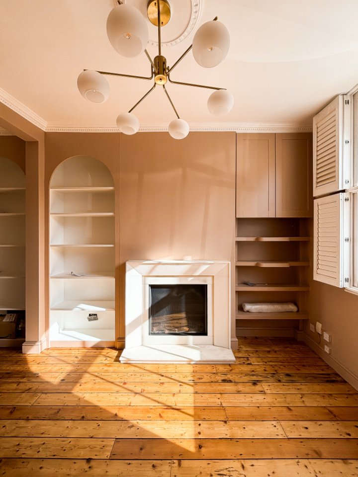 1-CastleRoadLivingRoom-GooglePics.jpg