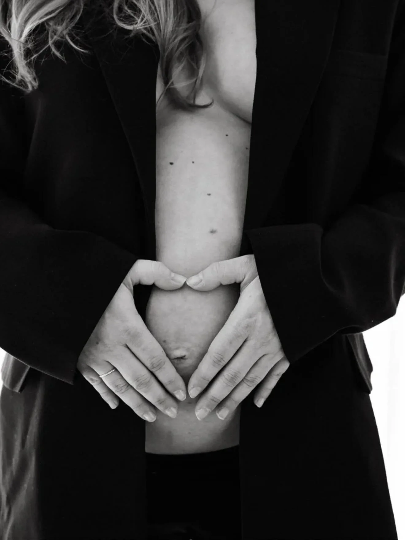 Capturing the most beautiful memories 🤍

Samen cre&euml;ren we een tijdloos beeld van dit bijzondere moment. Ik begeleid je in het concept, de styling en details, zodat elke foto klopt.

Let&rsquo;s create something together 🤝🏼✨

𝐊𝐄𝐄𝐏 𝐈𝐍 𝐓?