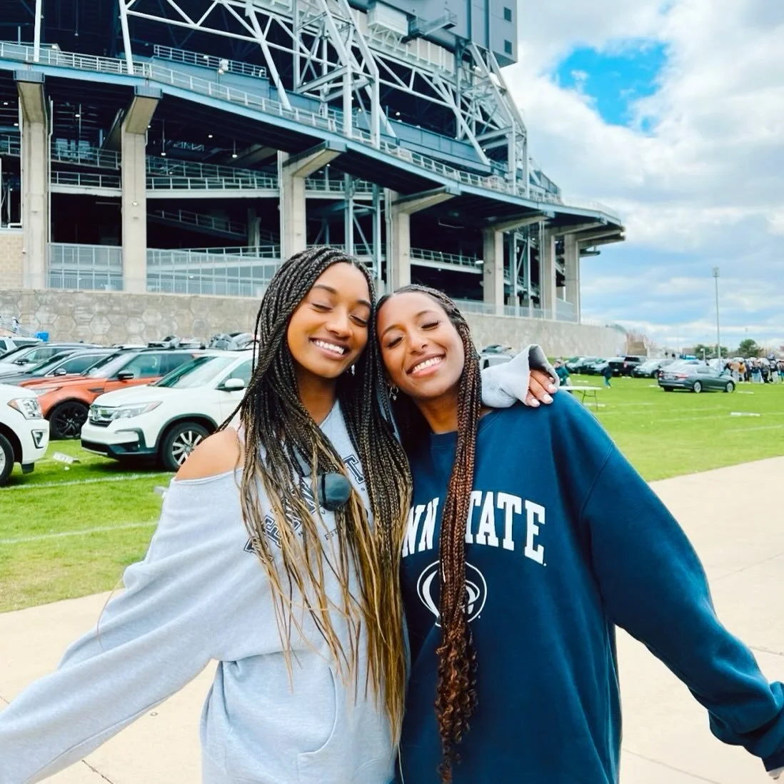 need extra cash for the next penn game? come check out our newly renovated townhomes tomorrow from 11-4PM ✨ 

receive a gift card just for stopping in 😉 

PSA &mdash; this isn&rsquo;t just for new incoming residents, if you already call us home stop