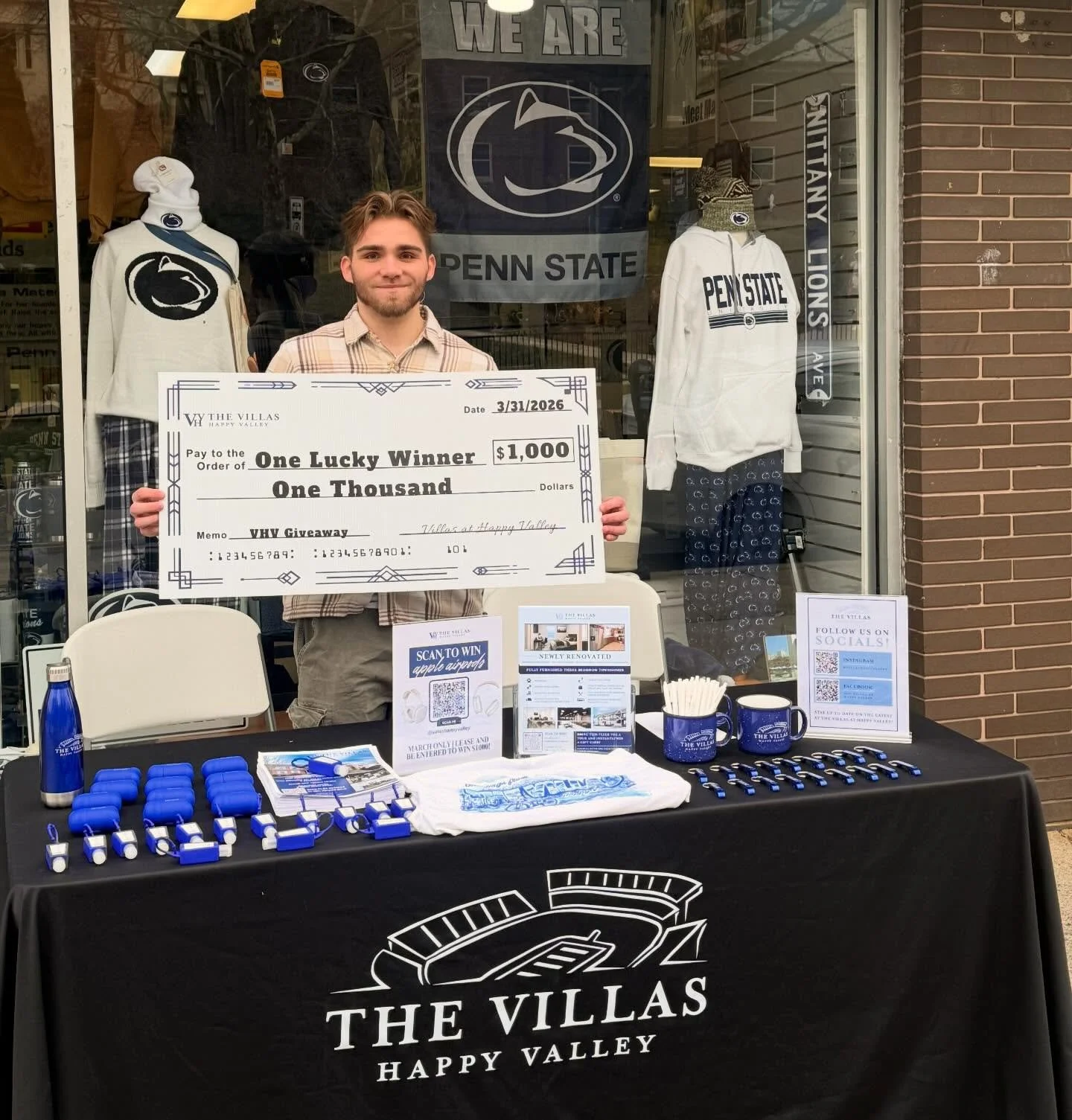 Hello everyone! The Villas at Happy Valley team will be at the Student Book Store from 10 AM to 2 PM. Stop by to grab some cute merch and learn more about our newly renovated townhomes!

#bookstore #merch #newlyrenovated