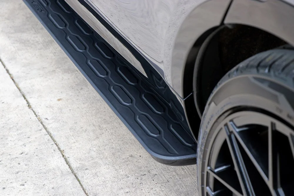 Discovery 5 Seeker UK Side Step 1.jpg