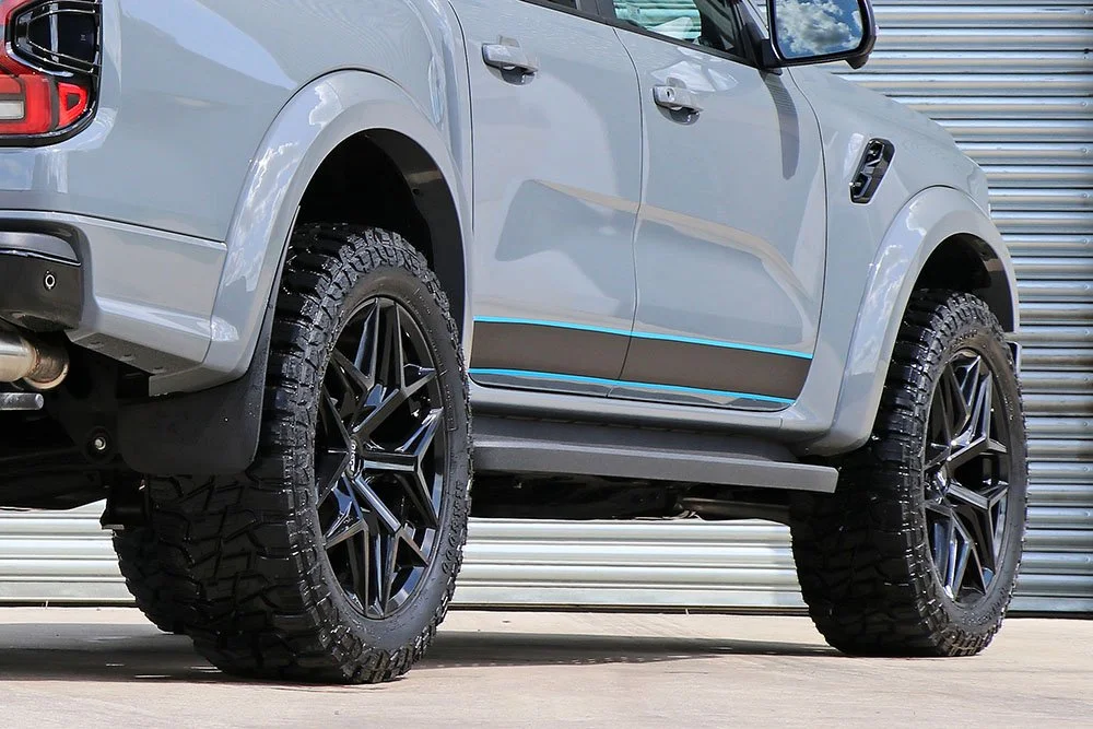 Ford Ranger Raptor Grey Wheel Arches 1.jpg