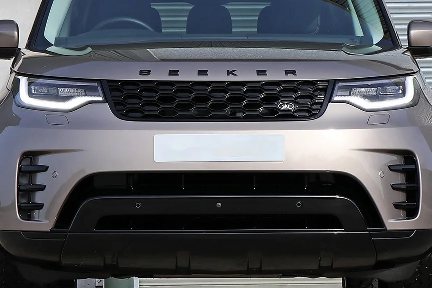 Seeker Champagne Discovery Front Grille 2.jpg