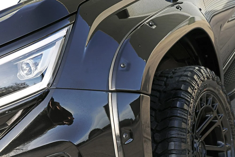 Seeker Amarok Black Wheel arches 1.jpg